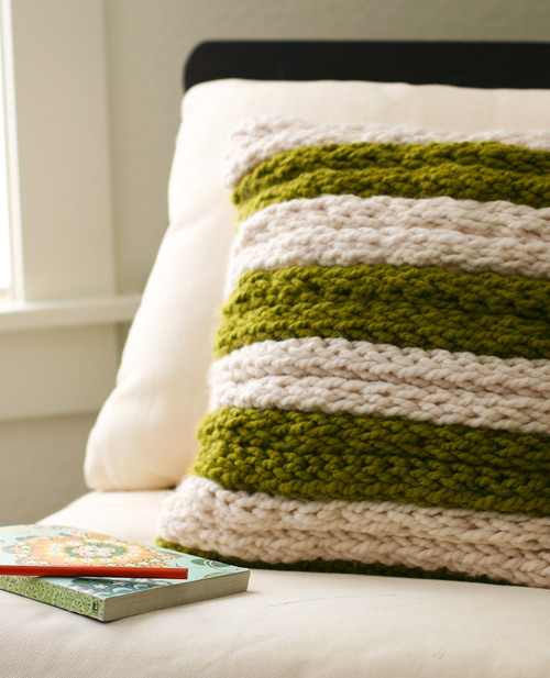 Chunky FingerKnit Pillow Maker Crate